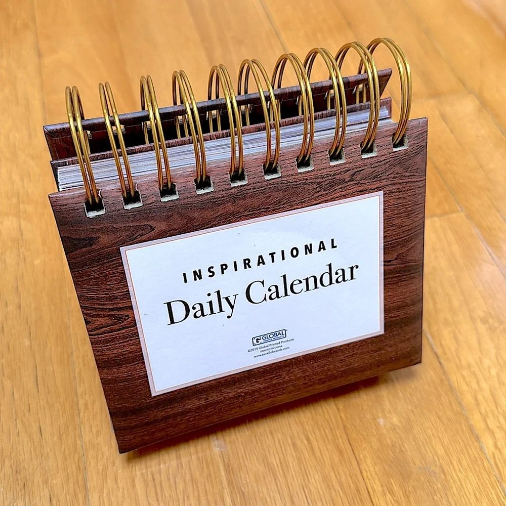 📆 Forever Filp Calendar Inspirational Quotes in Woodgrain Effect EEUC